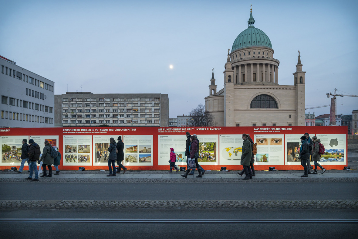 Bauzaun-Ausstellung in Potsdam